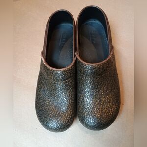 Sanita Clogs 40 Black Brown Women's Size 9.5 Pebbled Leather Professional